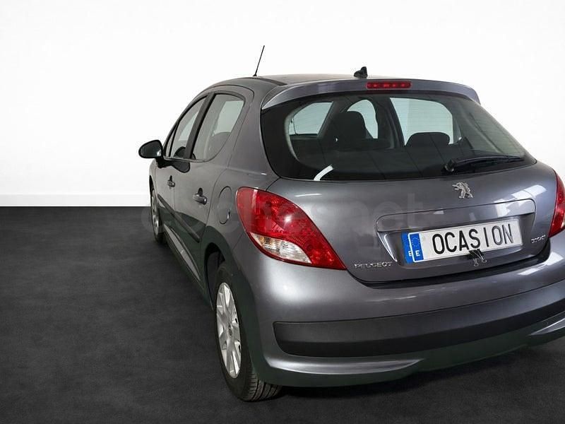 Usado Peugeot 207 Business-Line 75 CV (55 kW) 2010 Gris / plata Berlina