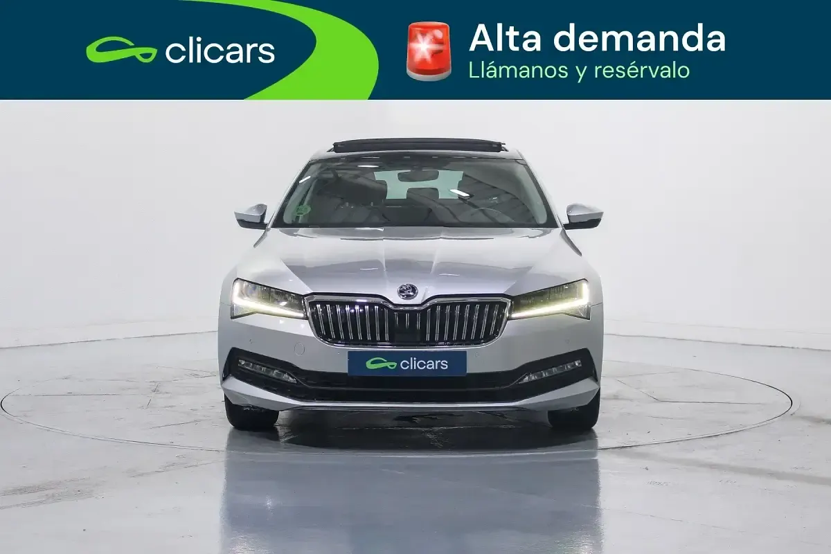 Usado Skoda Superb Ambition 150 CV (110 kW) 2022 Gris Berlina