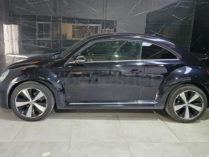 Usado VW Beetle Design 110 CV (80 kW) 2016 Negro Utilitario