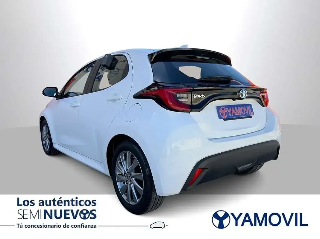 Usado Toyota Yaris Hybrid Active 116 CV (85 kW) 2024 Blanco Utilitario