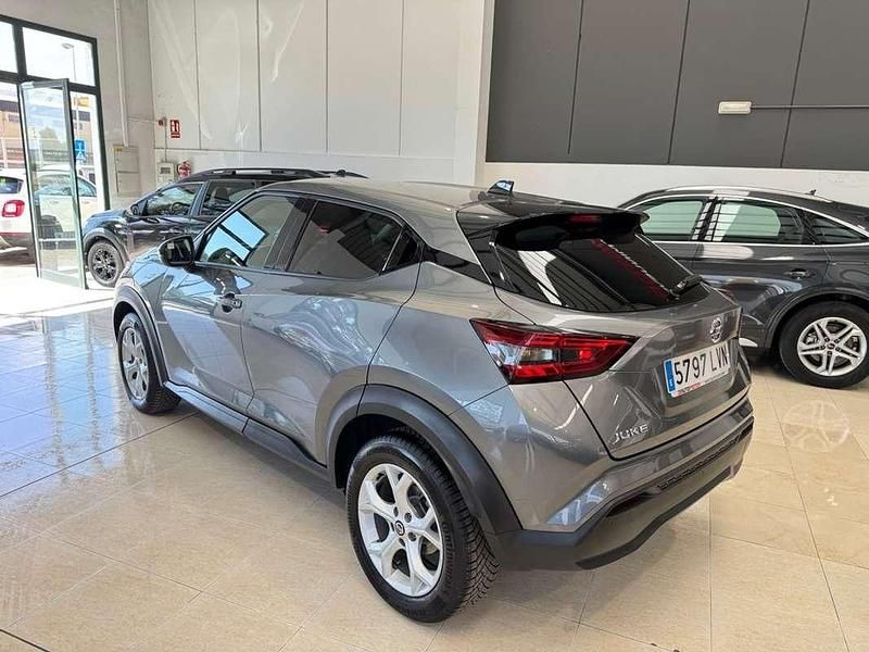 Usado Nissan Juke N-Connecta 114 CV (83 kW) 2022 Gris SUV