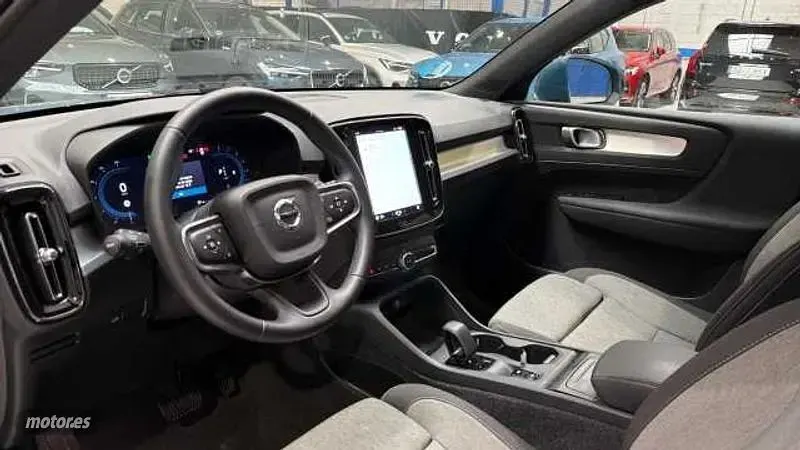 Usado Volvo XC40 Core 2024 Azul SUV