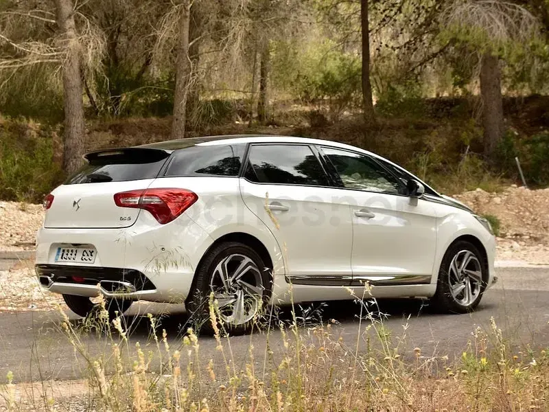 Usado DS Automobiles DS5 Design 150 CV (110 kW) 2015 Blanco Utilitario