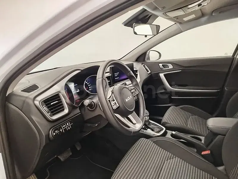 Usado Kia XCeed 140 CV (102 kW) 2025 Blanco SUV