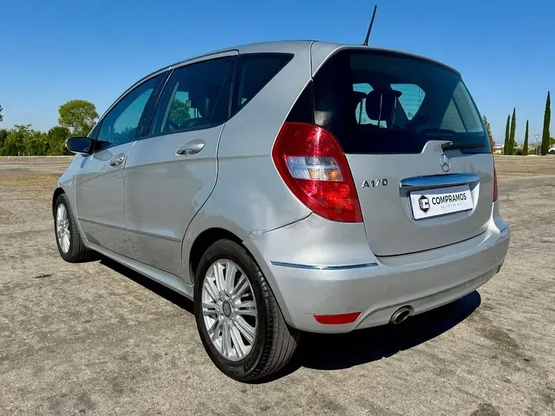 Usado Mercedes A170 Elegance 116 CV (85 kW) 2009 Gris / plata Monovolumen