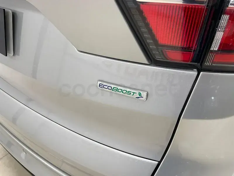 Usado Ford Kuga ST-Line 150 CV (110 kW) 2018 Gris / plata SUV