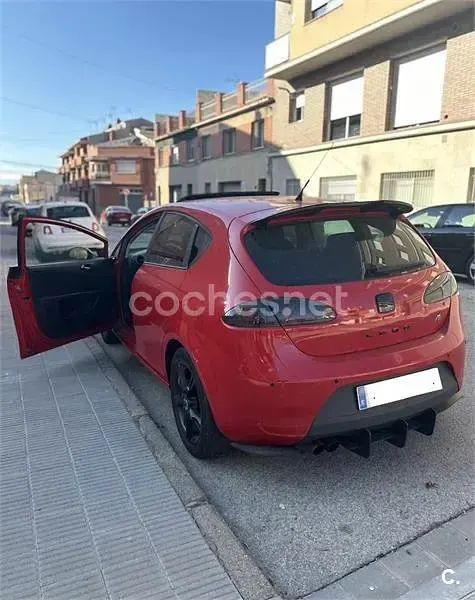 Usado Seat Leon FR 170 CV (125 kW) 2006 Rojo Utilitario