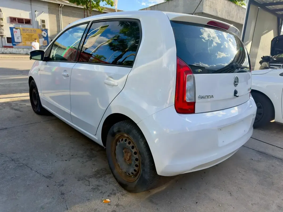 Usado Skoda Citigo 60 CV (44 kW) 2012 Blanco Utilitario
