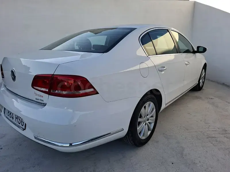 Usado VW Passat Advance 140 CV (102 kW) 2013 Blanco Berlina