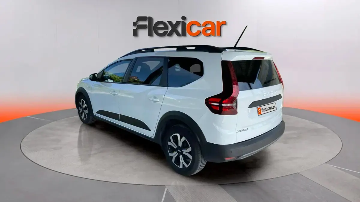 Usado Dacia Jogger Expression 110 CV (80 kW) 2023 Blanco Monovolumen