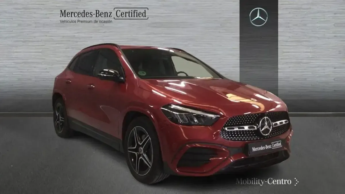 Usado Mercedes GLA200 AMG line 150 CV (110 kW) 2025 Patagonia red  metallic paint SUV