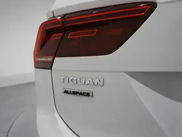 Usado VW Tiguan Sportline 200 CV (147 kW) 2021 Blanco SUV