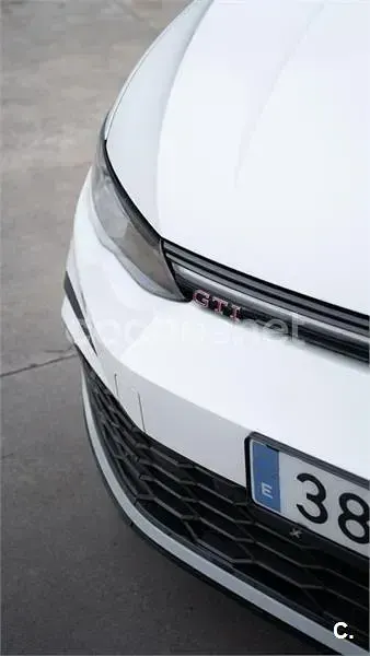 Usado VW Golf VIII GTI 245 CV (180 kW) 2021 Blanco Berlina