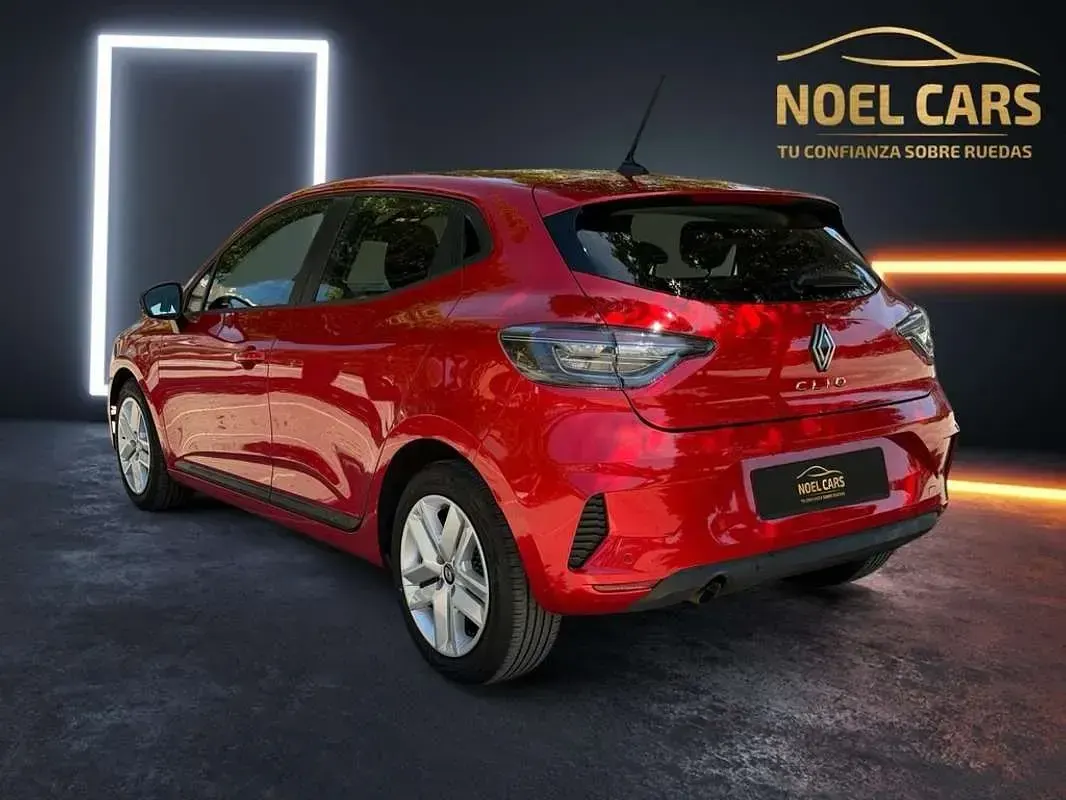 Usado Renault Clio Techno 90 CV (66 kW) 2025 Rojo Utilitario