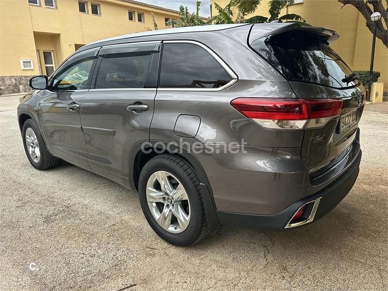 Usado Toyota Highlander Luxury 246 CV (180 kW) 2021 Gris / plata SUV