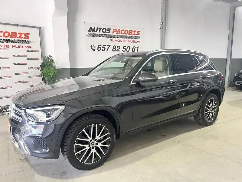 Usado Mercedes GLC300e 306 CV (225 kW) 2021 Gris / plata SUV
