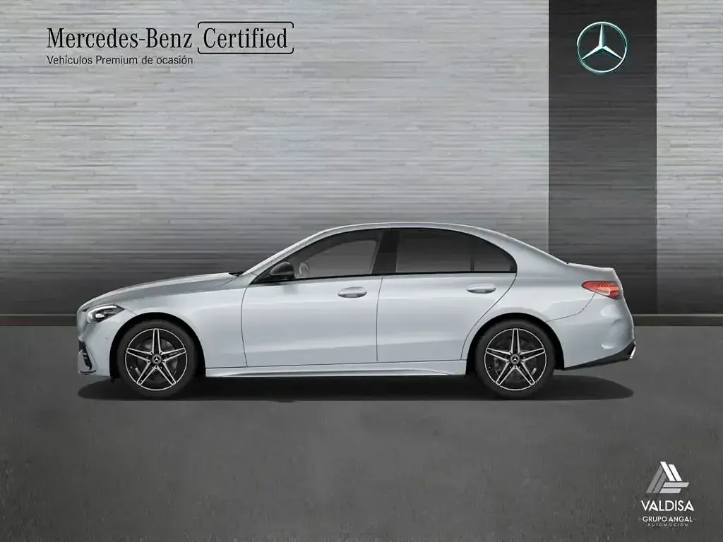 Używany Mercedes C200 204 KM (150 kW) 2022 Srebrny Sedan/Limuzyna