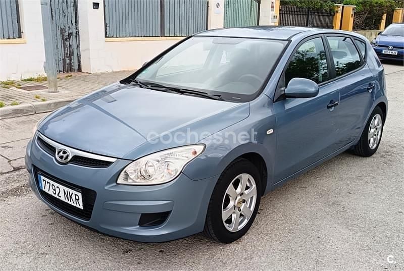 Usado Hyundai i30 Comfort 109 CV (80 kW) 2009 Azul Berlina