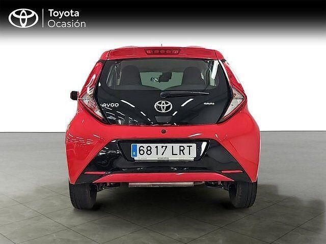 Usado Toyota Aygo X-play 72 CV (52 kW) 2021 Rojo Utilitario