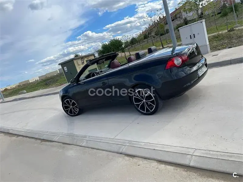 Usado VW Eos Individual 140 CV (102 kW) 2007 Negro Descapotable
