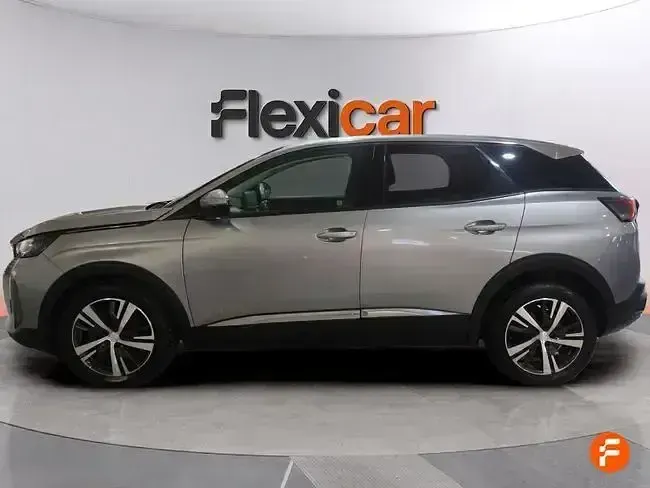 Usado Peugeot 3008 Allure 130 CV (95 kW) 2021 Gris SUV