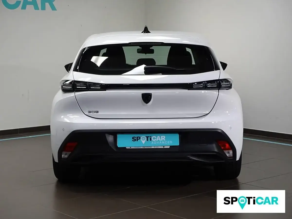 Usado Peugeot 308 Active 131 CV (96 kW) 2022 Blanco Berlina