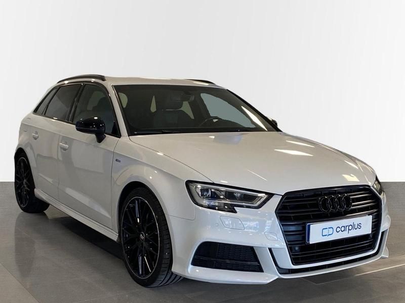 Usado Audi A3 Sportback Attraction 150 CV (110 kW) 2020 Blanco glaciar (metalizado) Utilitario