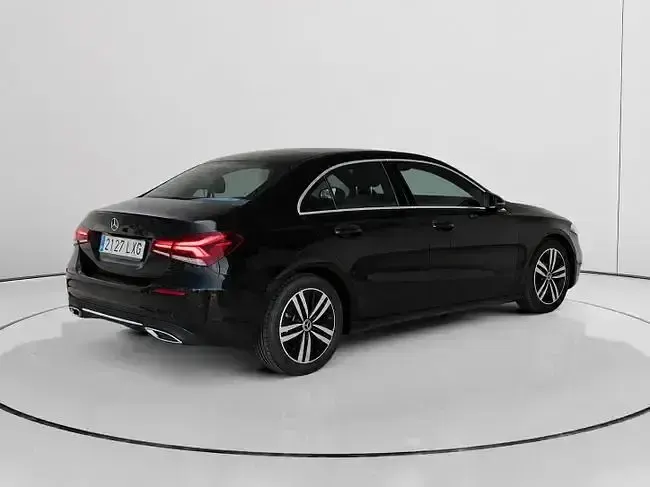 Usado Mercedes A180 116 CV (85 kW) 2022 Negro Berlina