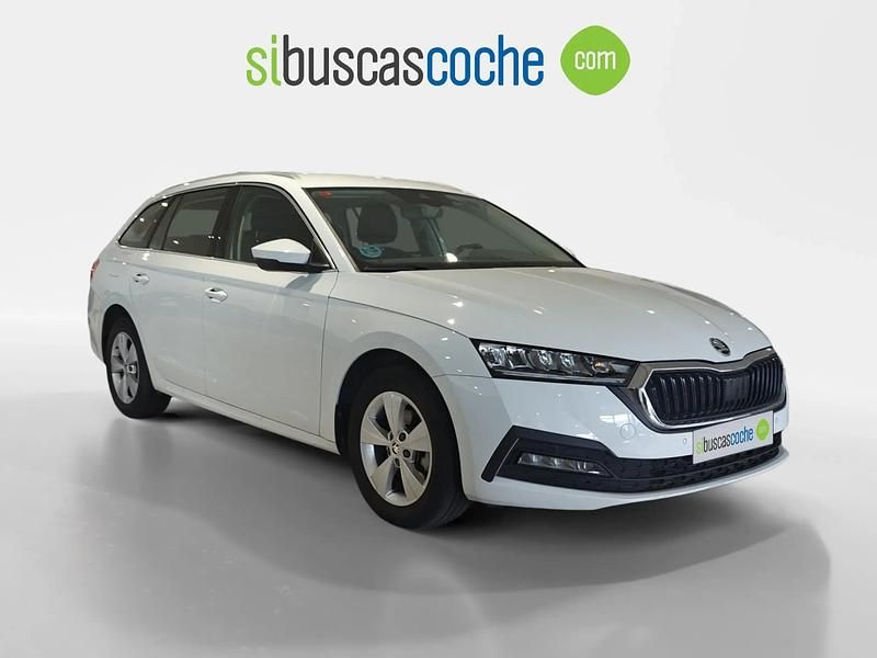 Blanco Usado 2021 Skoda Octavia Ambition Familiar | 17.990 € (Precio justo) - Imagen 1/4
