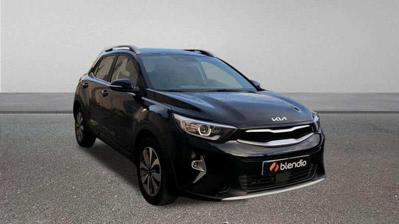 Usado Kia Stonic 84 CV (61 kW) 2023 Negro SUV