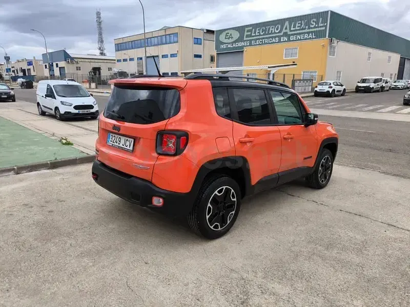 Usado Jeep Renegade Trailhawk 170 CV (125 kW) 2015 Naranja SUV