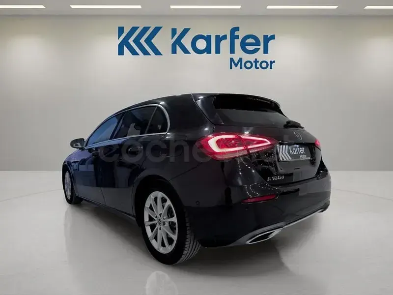 Usado Mercedes A180 116 CV (85 kW) 2019 Negro Berlina
