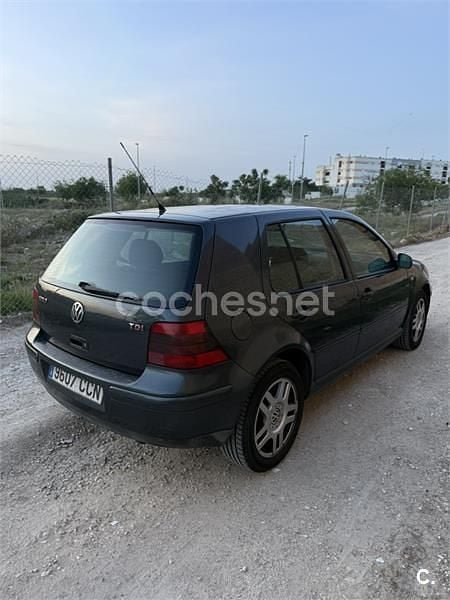 Usado VW Golf IV 110 CV (80 kW) 2003 Negro Berlina