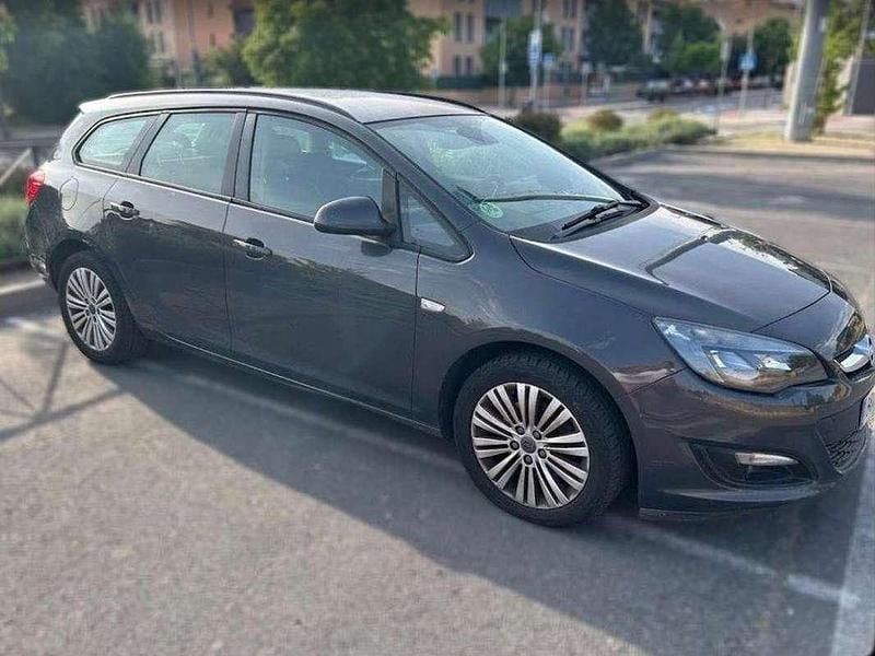 Usado Opel Astra Selective 110 CV (80 kW) 2014 Gris Berlina