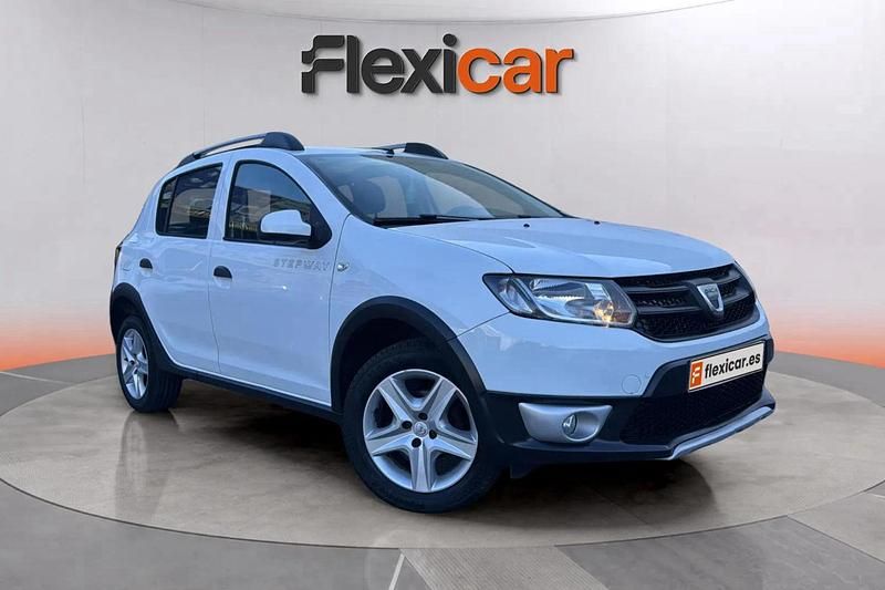 Blanco Usado 2015 Dacia Sandero Stepway Utilitario | 6990 € (Buen precio) - Imagen 1/4