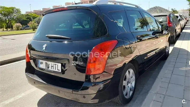 Usado Peugeot 308 SW Active 115 CV (84 kW) 2013 Negro Familiar