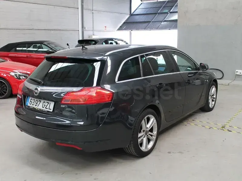 Usado Opel Insignia Cosmo 160 CV (117 kW) 2010 Gris / plata Familiar