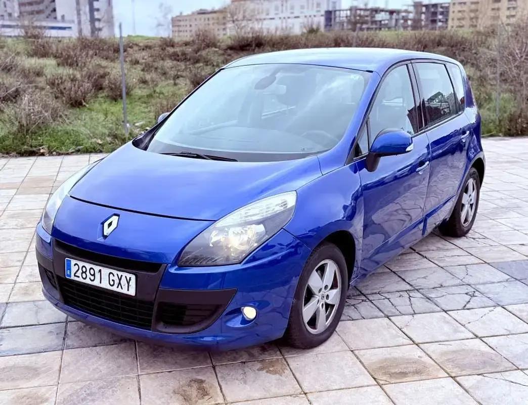 Usado Renault Scenic E-Tech Dynamique 106 CV (77 kW) 2010 Azul Monovolumen