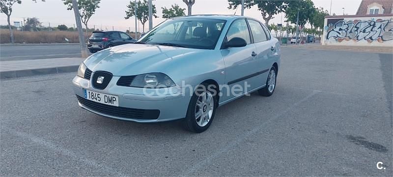 Gris / plata Usado 2005 Seat Cordoba Berlina | 2400 € (Precio justo) - Imagen 1/4