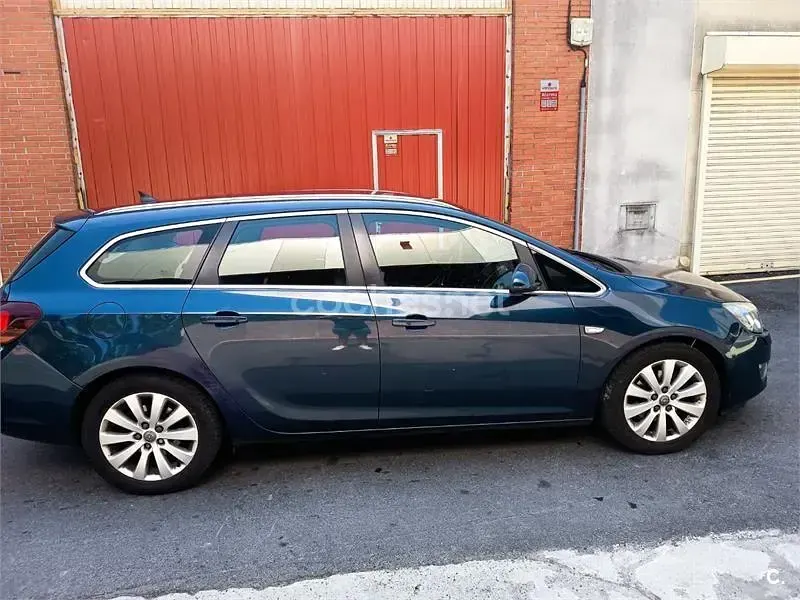 Usado Opel Astra Sport 125 CV (91 kW) 2011 Azul Familiar