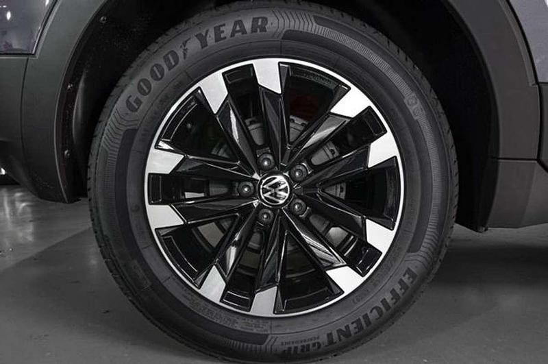 Usado VW T-Cross 95 CV (69 kW) 2023 Gris SUV