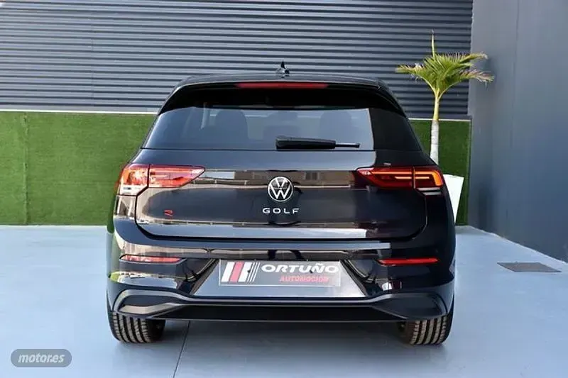 Usado VW Golf VIII Life 165 CV (121 kW) 2020 Negro Berlina