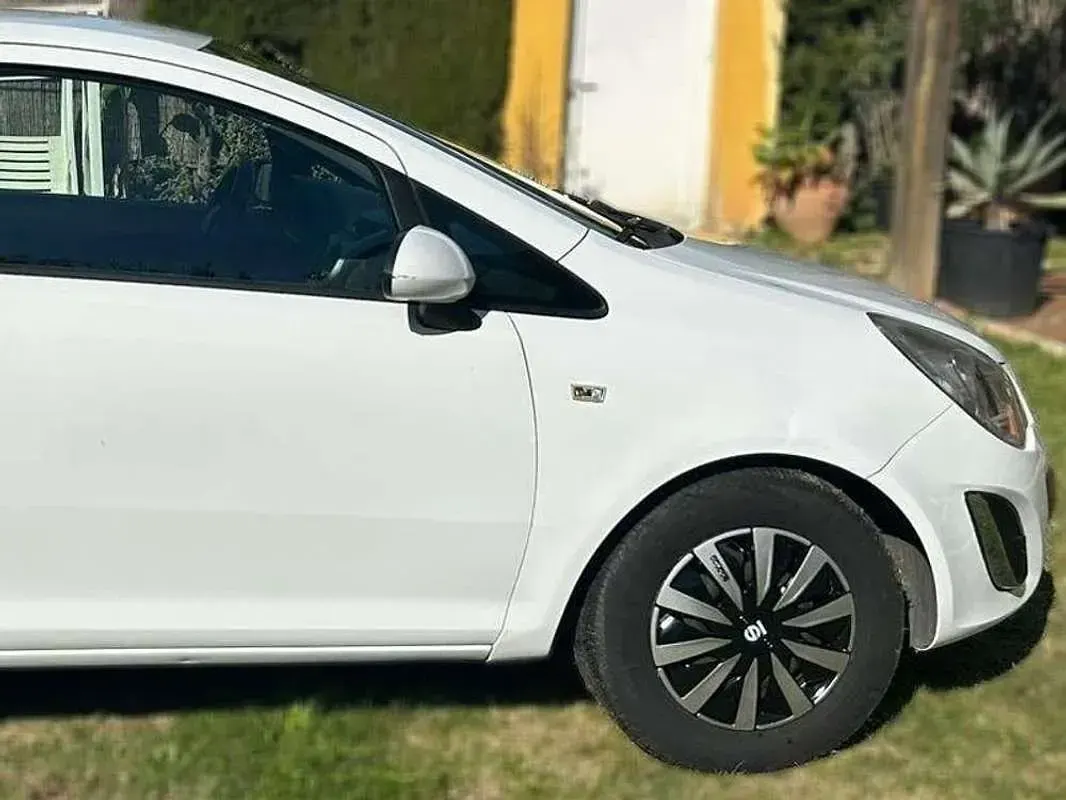 Usado Opel Corsa Selective 75 CV (55 kW) 2012 Blanco Utilitario