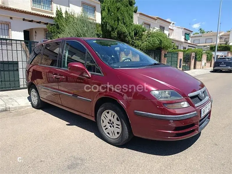 Usado Fiat Ulysse Emotion 128 CV (94 kW) 2003 Granate Monovolumen