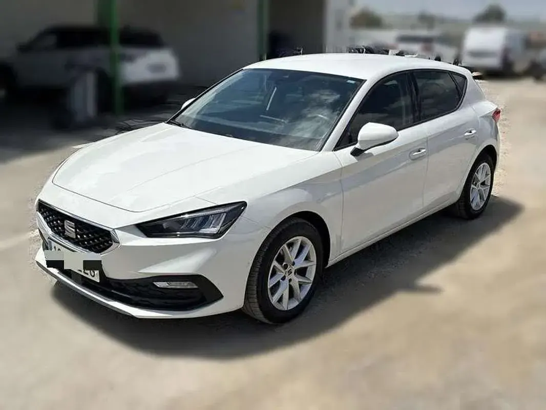 Usado Seat Leon Style 116 CV (85 kW) 2022 Blanco Utilitario
