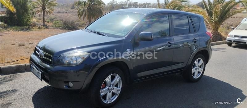 Granate Usado 2006 Toyota RAV4 Premium SUV | 9900 € (Un poco caro) - Imagen 1/4