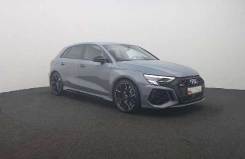 Usado Audi RS3 Sportback 400 CV (294 kW) 2023 Gris Utilitario