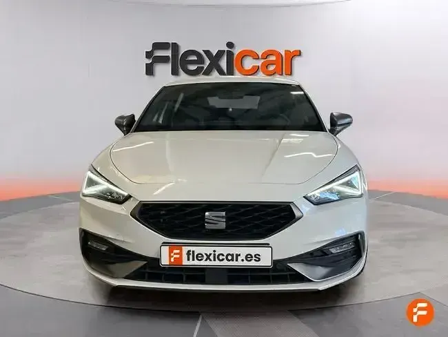 Usado Seat Leon Style 110 CV (80 kW) 2024 Blanco Berlina