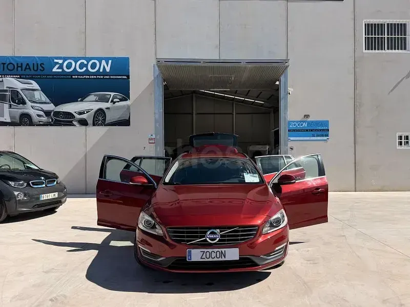 Usado Volvo V60 Momentum 115 CV (84 kW) 2015 Granate Familiar