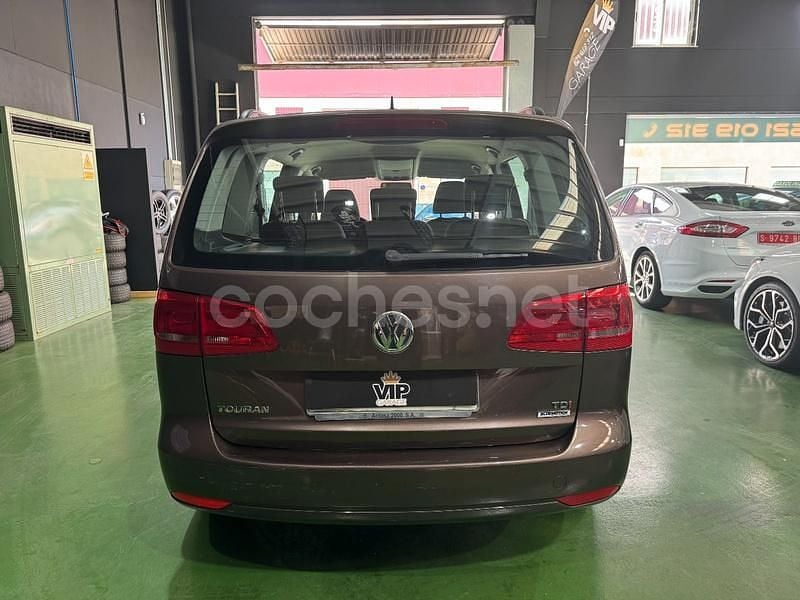 Usado VW Touran Advance 105 CV (77 kW) 2014 Marrón Monovolumen
